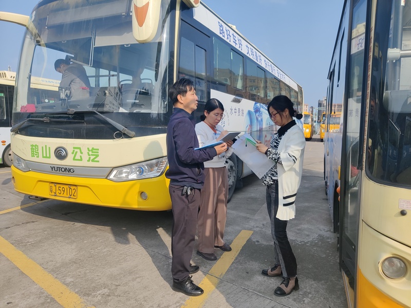 检查公交车车容车貌.jpg