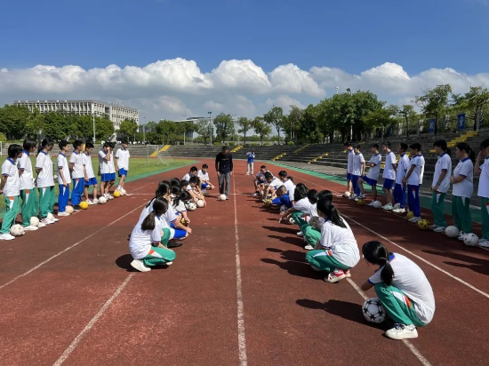 西瓜视频
开展2023年秋初中主题式区域教研活动（沙坪片） 1.jpg