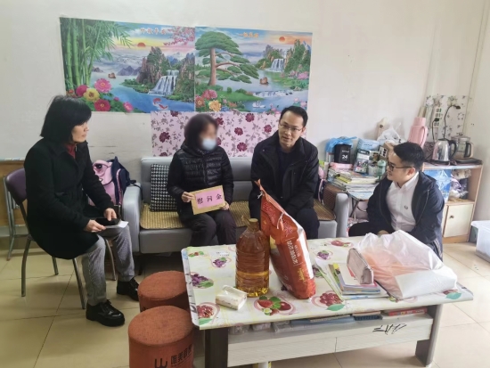 已处理1706842077704右二市 委副书记赵磊,左一市总工会副主席吕丽群.jpg