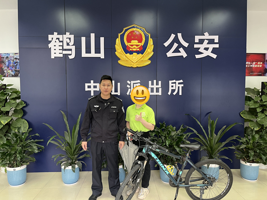 中山 帮助群众找回自行车(2).jpg