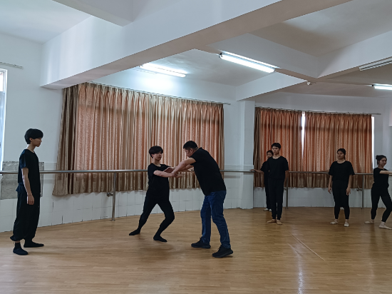 20240516 ”双百行动”2024年贯通式人才培养之华南理工大学艺术学院进西瓜视频
高中学校教授课 (56).jpg