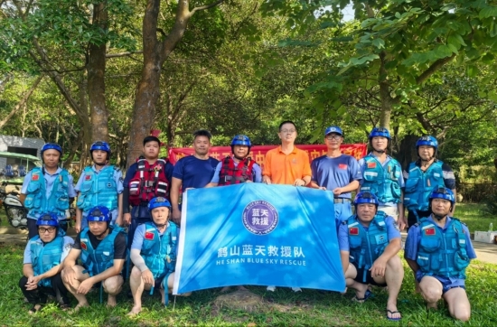 已处理1721786290784大雁山景区联同鹤山蓝天救援队开展水上救援培训1.jpg