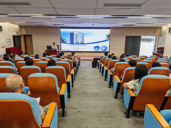 省科学院郭会龙副教授为鹤山职校教师作专题讲座 (1).jpg