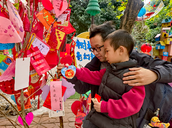 财贸幼儿园 灵蛇纳福，许愿迎新.jpg